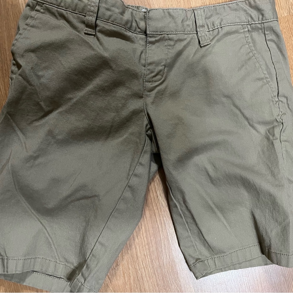 Hurley khaki shorts size 7
